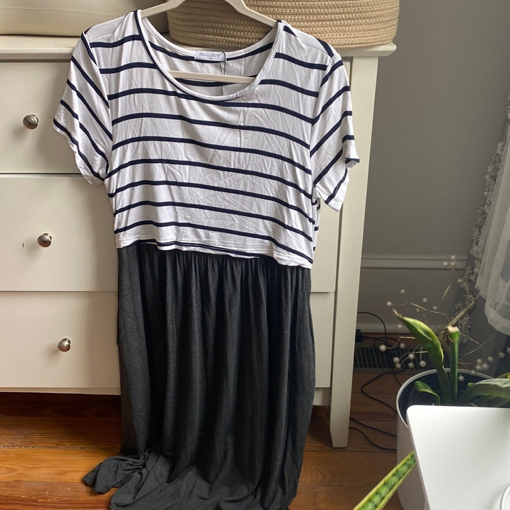 Small show nursing dress (FREE w $40 purchase)